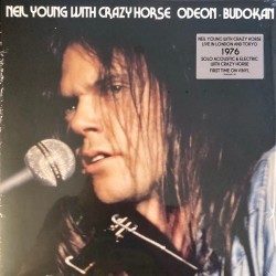 NEIL YOUNG & CRAZY HORSE -...